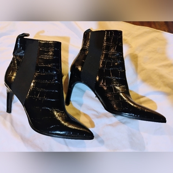 42 Gold Size 8 Black Croc-Embossed Ankle Boots - Picture 1 of 6